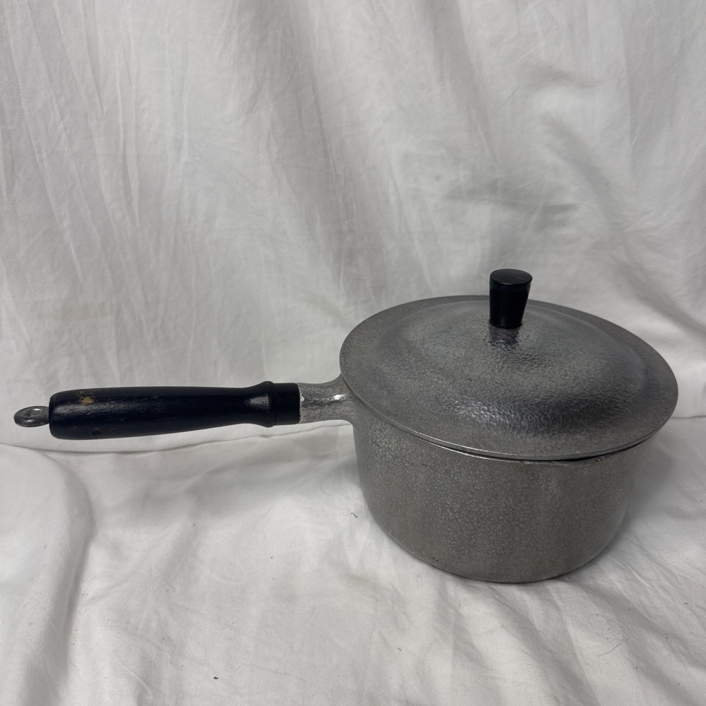 Vintage Club Aluminum Hammercraft 2-3 Qt Saucepan w Lid Wood Handle Mid Century